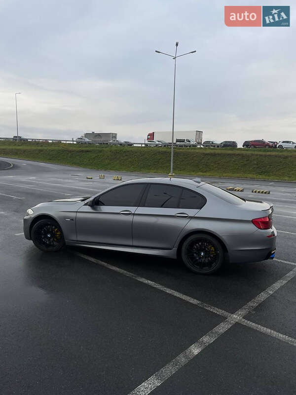 Седан BMW 5 Series 2012 в Львові