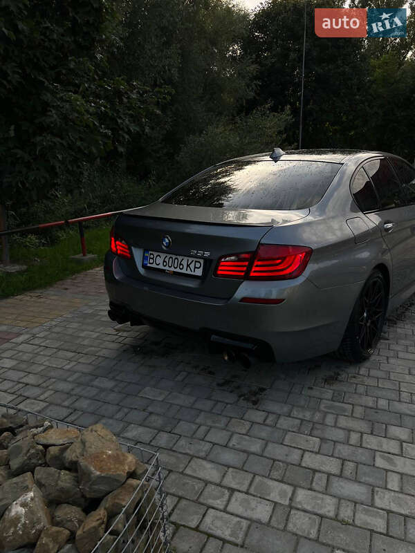 Седан BMW 5 Series 2012 в Львові