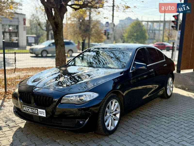 Седан BMW 5 Series 2011 в Чернівцях