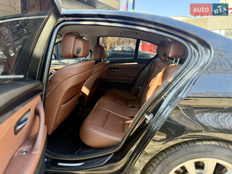 Седан BMW 5 Series 2011 в Чернівцях