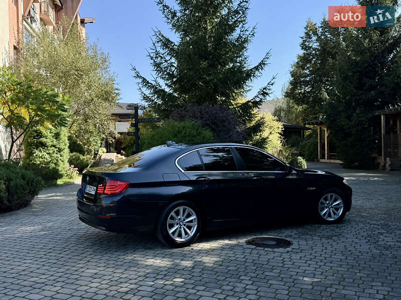 Седан BMW 5 Series 2012 в Межгорье