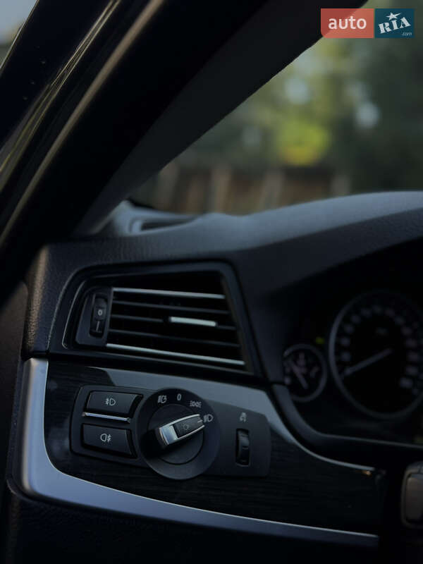 Седан BMW 5 Series 2012 в Межгорье