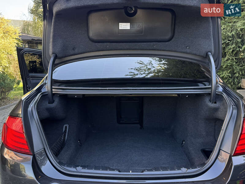 Седан BMW 5 Series 2012 в Межгорье