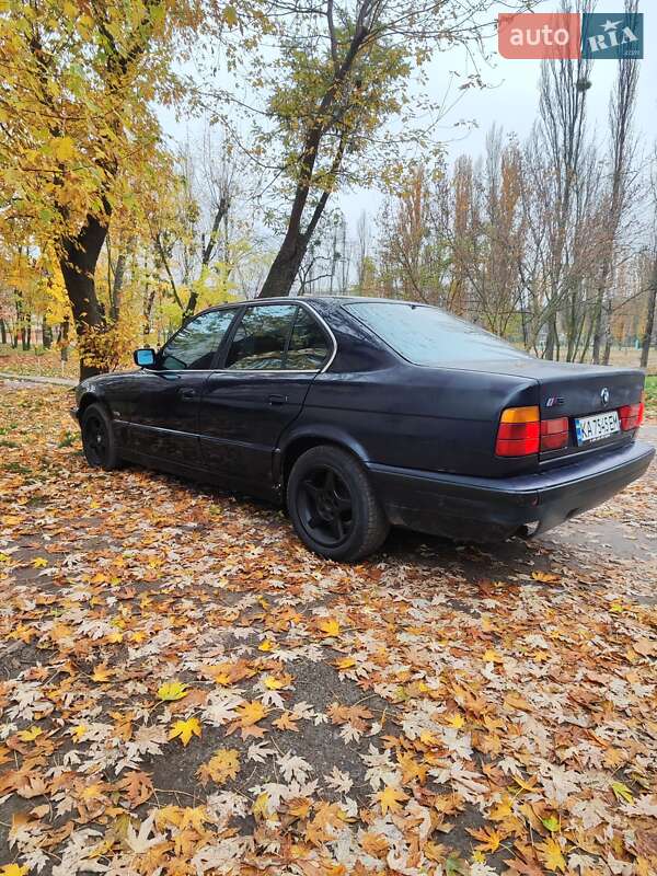 Седан BMW 5 Series 1989 в Киеве