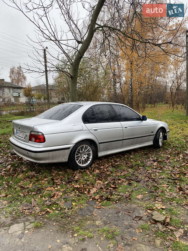 Седан BMW 5 Series 2000 в Березані