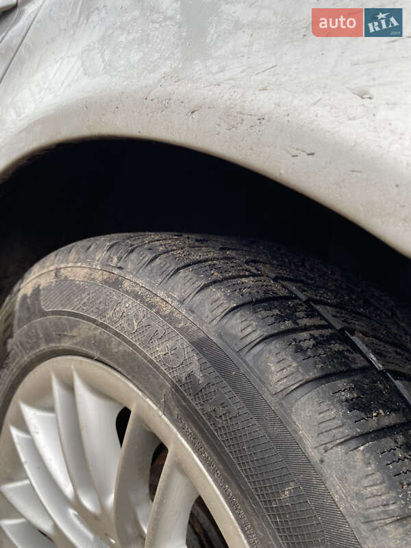 Седан BMW 5 Series 2000 в Березані