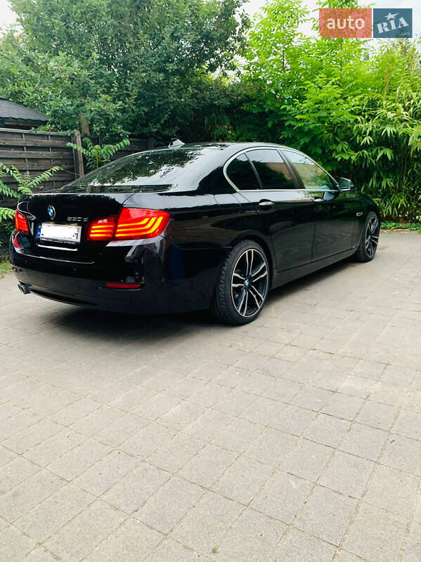 Седан BMW 5 Series 2013 в Чернівцях