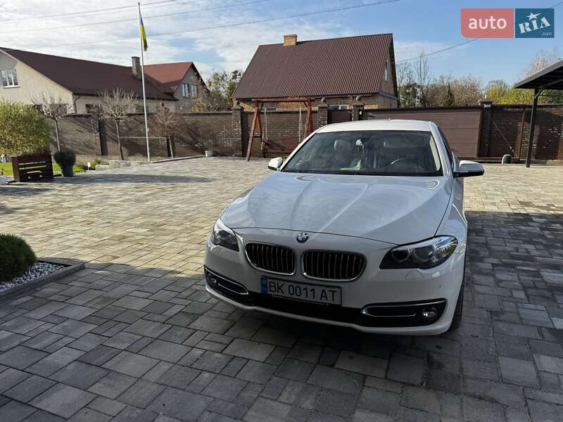 Седан BMW 5 Series 2015 в Дубно