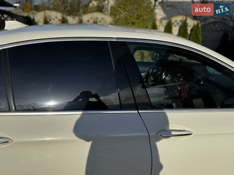 Седан BMW 5 Series 2015 в Дубно