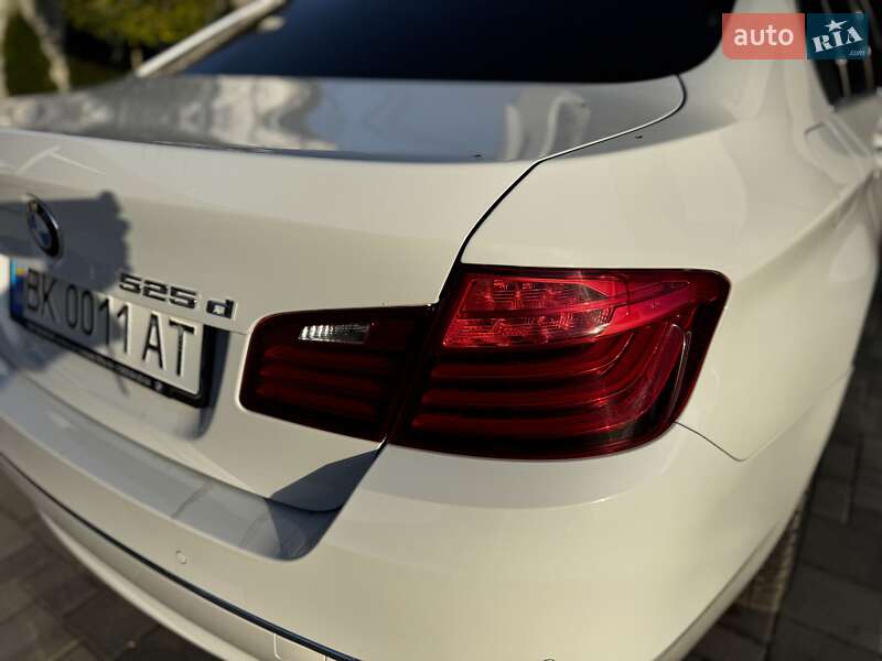 Седан BMW 5 Series 2015 в Дубно