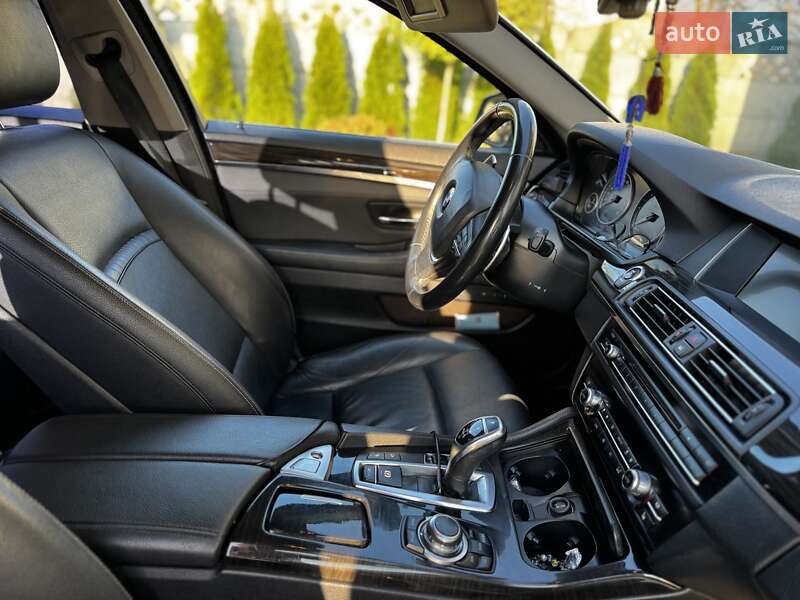Седан BMW 5 Series 2015 в Дубно