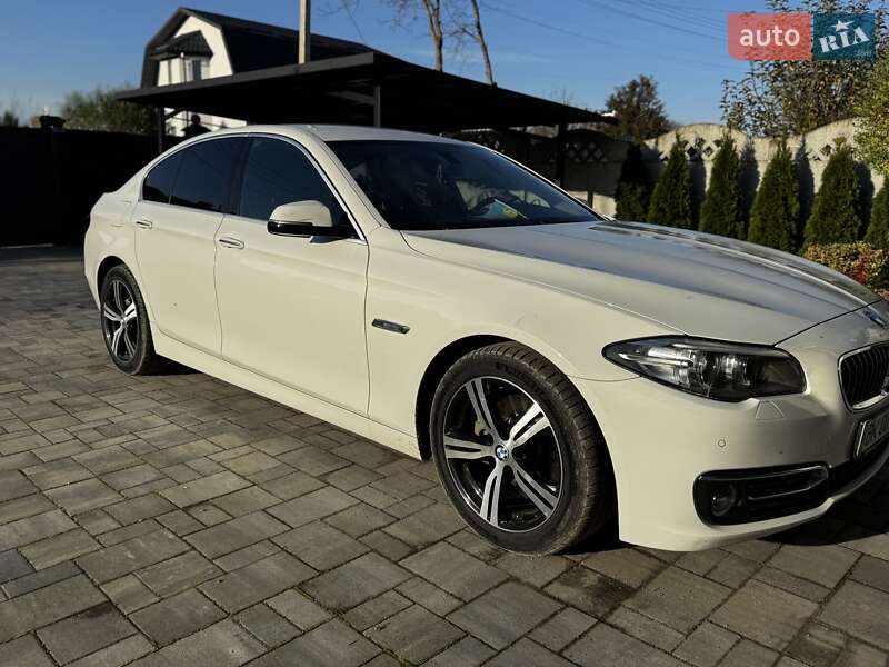 Седан BMW 5 Series 2015 в Дубно
