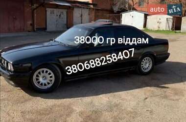 Седан BMW 5 Series 1990 в Бобровиці