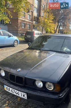 Седан BMW 5 Series 1989 в Киеве