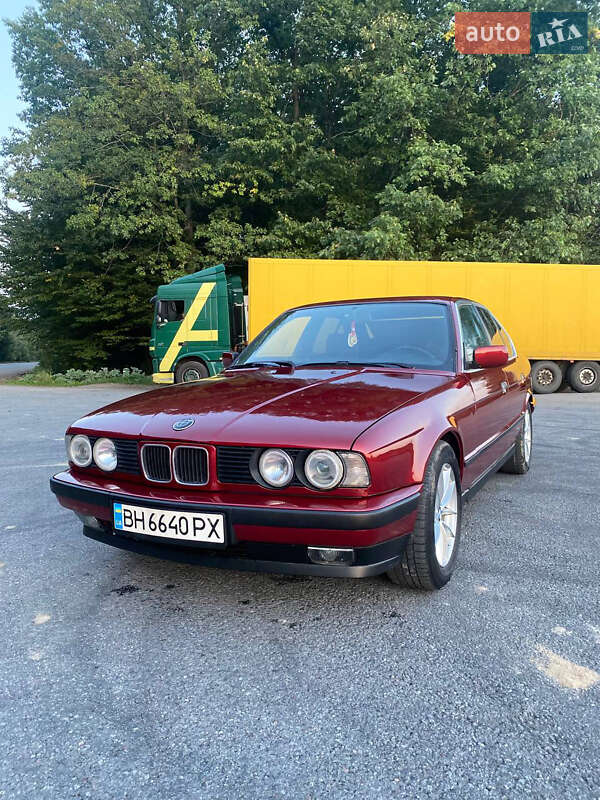 Седан BMW 5 Series 1994 в Виннице