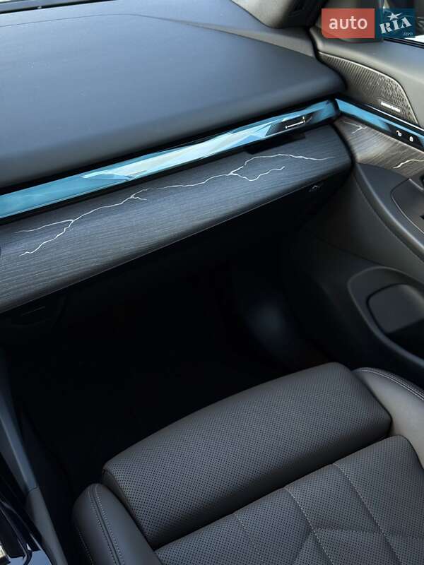 Седан BMW 5 Series 2024 в Львові