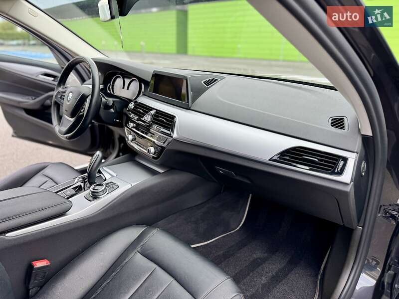 Универсал BMW 5 Series 2017 в Киеве фото 44 Универсал BMW 5 Series 2017 в Киеве
