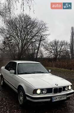 Седан BMW 5 Series 1989 в Житомире