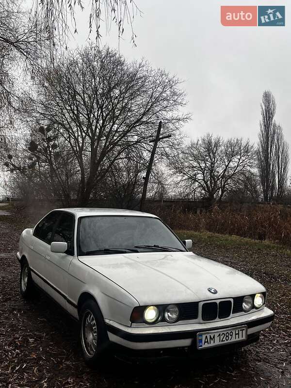 Седан BMW 5 Series 1989 в Житомире
