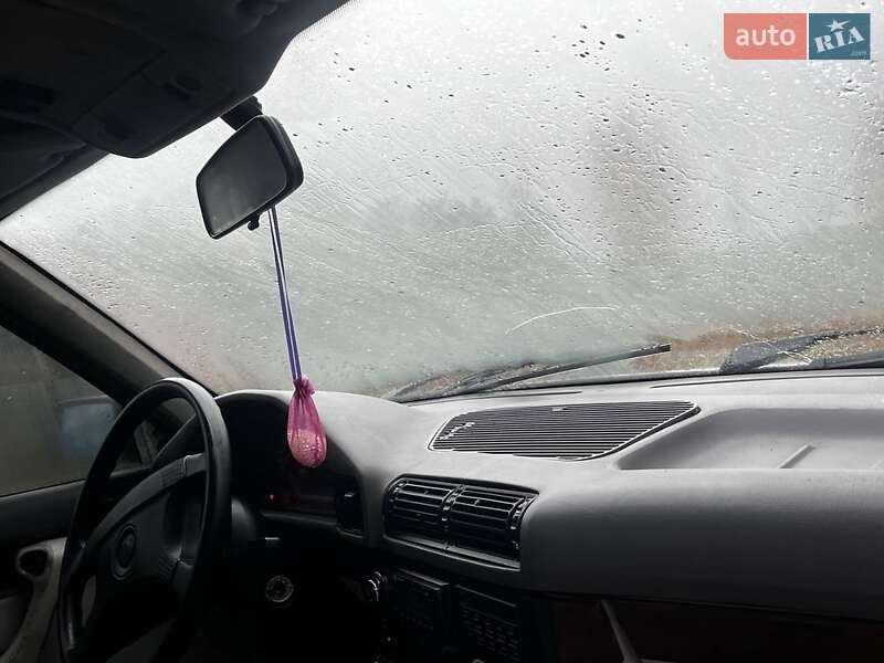 Седан BMW 5 Series 1989 в Житомире