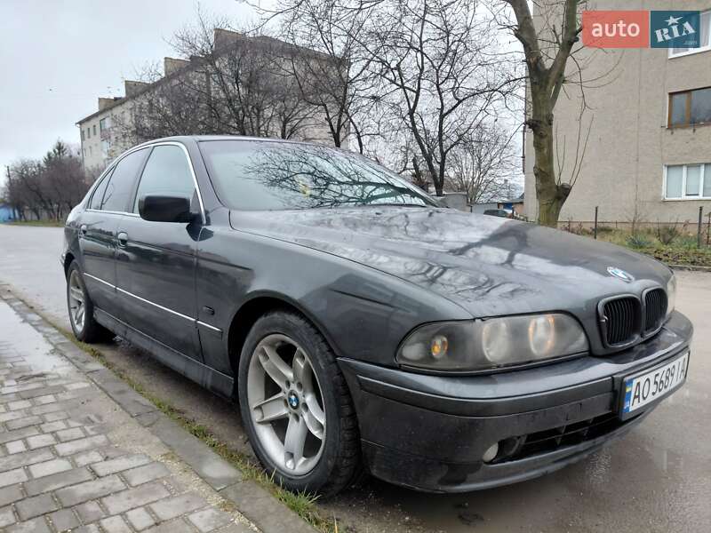 Седан BMW 5 Series 2000 в Волочиске