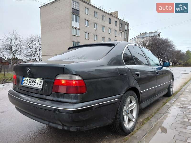 Седан BMW 5 Series 2000 в Волочиске