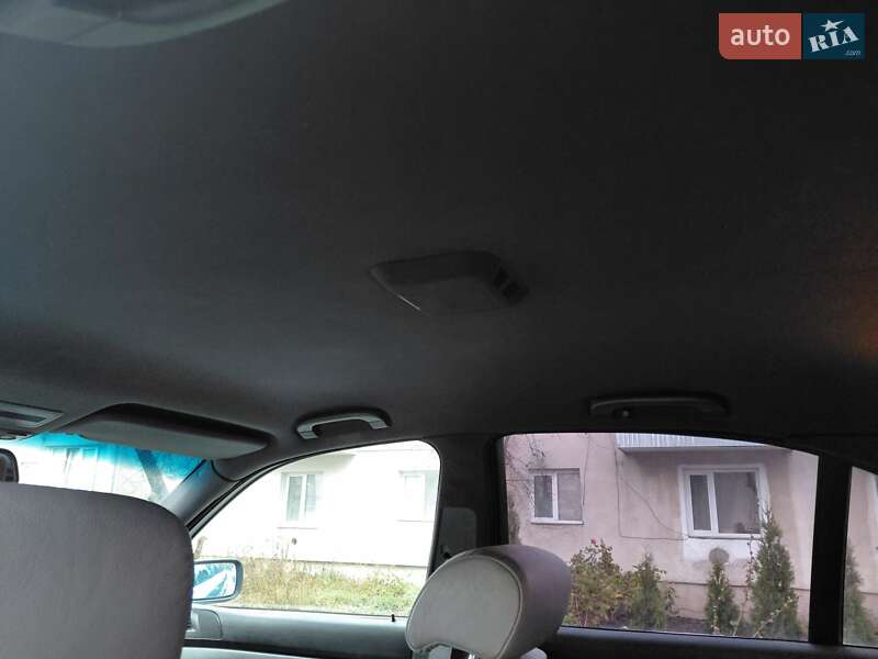 Седан BMW 5 Series 2000 в Волочиске