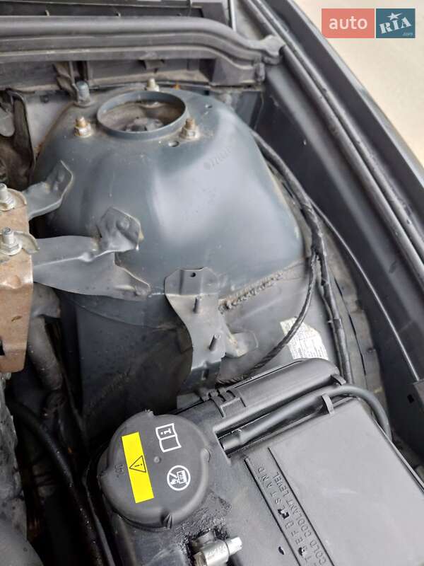 Седан BMW 5 Series 2000 в Волочиске