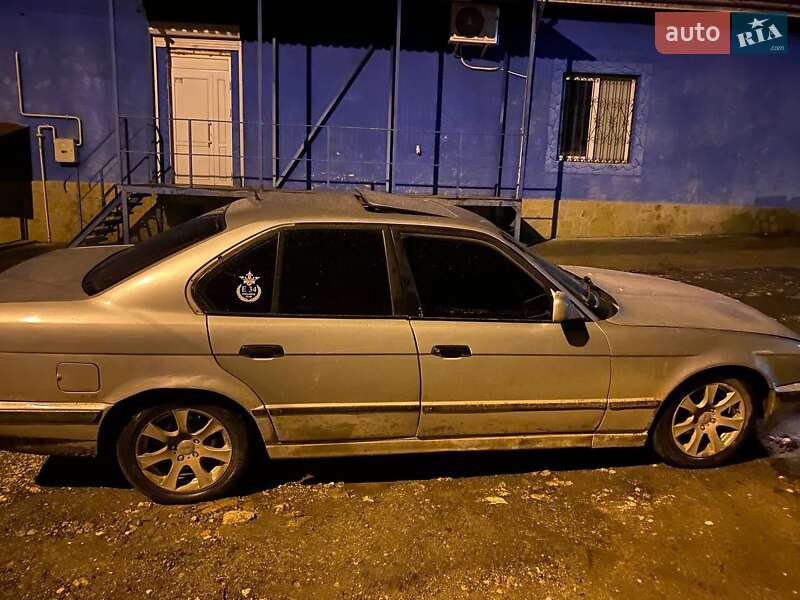 Седан BMW 5 Series 1990 в Городку