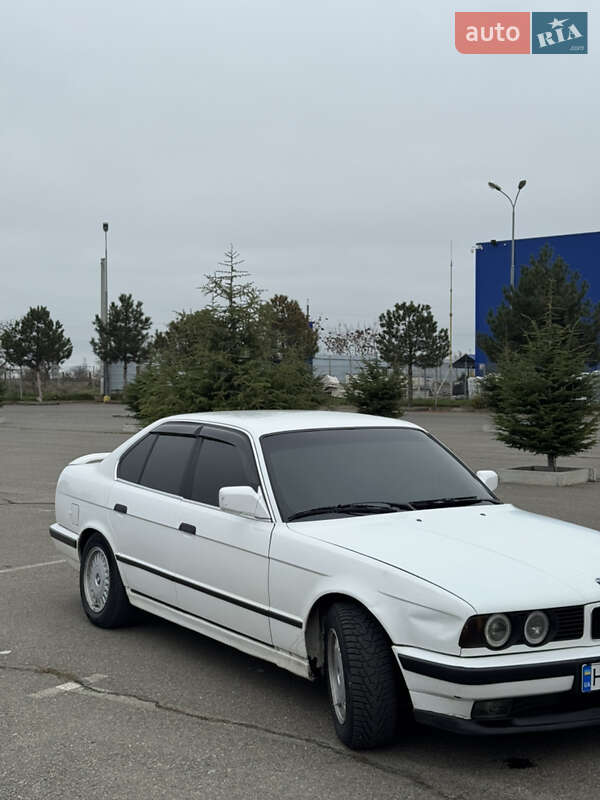 Седан BMW 5 Series 1991 в Одессе