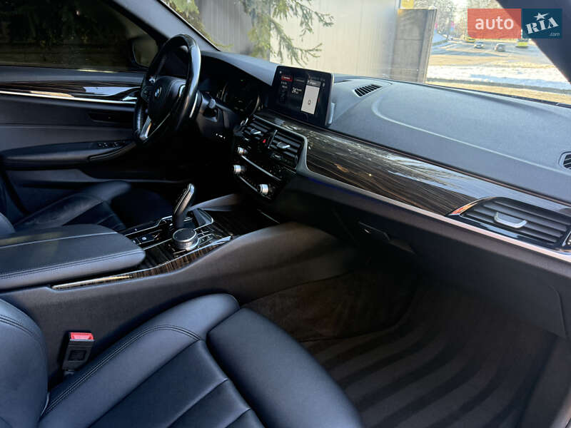 Седан BMW 5 Series 2017 в Львове