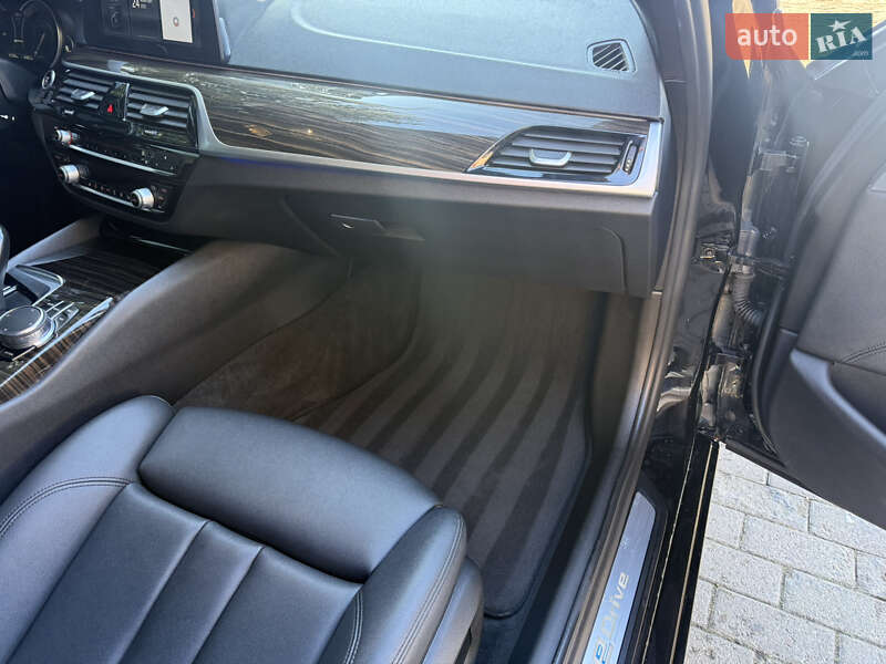 Седан BMW 5 Series 2017 в Львове