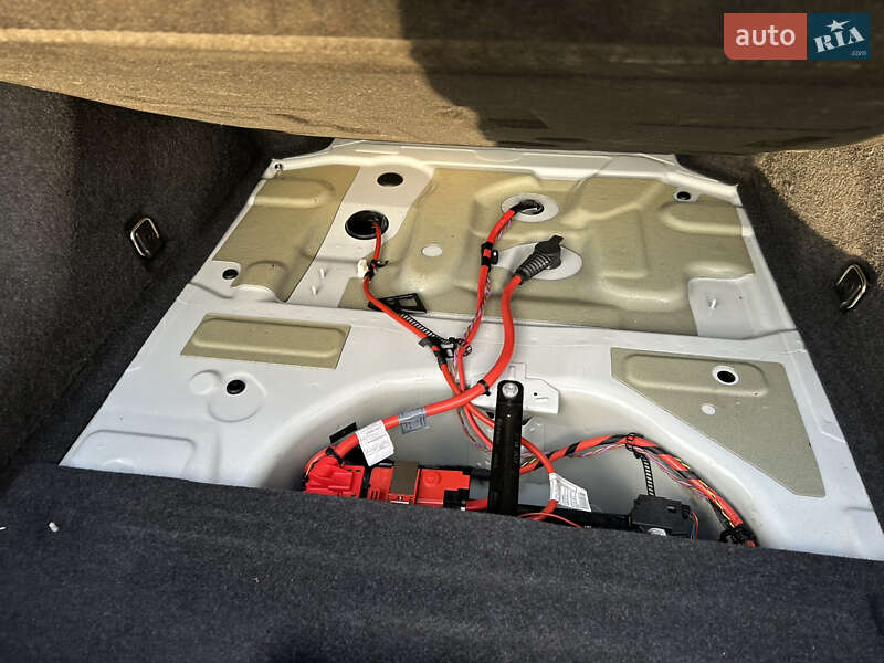 Седан BMW 5 Series 2012 в Южноукраинске