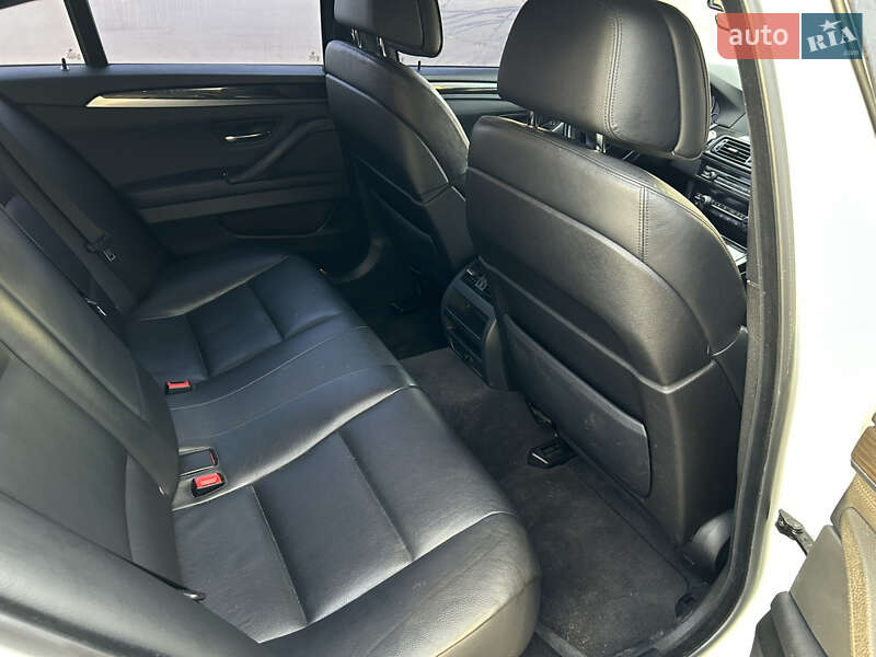Седан BMW 5 Series 2012 в Южноукраинске