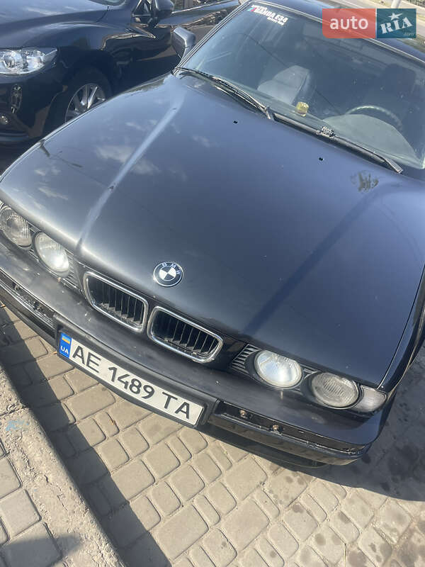 Седан BMW 5 Series 1994 в Кривом Роге