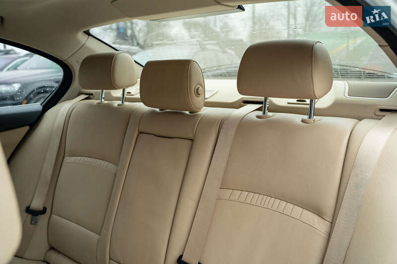 Седан BMW 5 Series 2014 в Черновцах