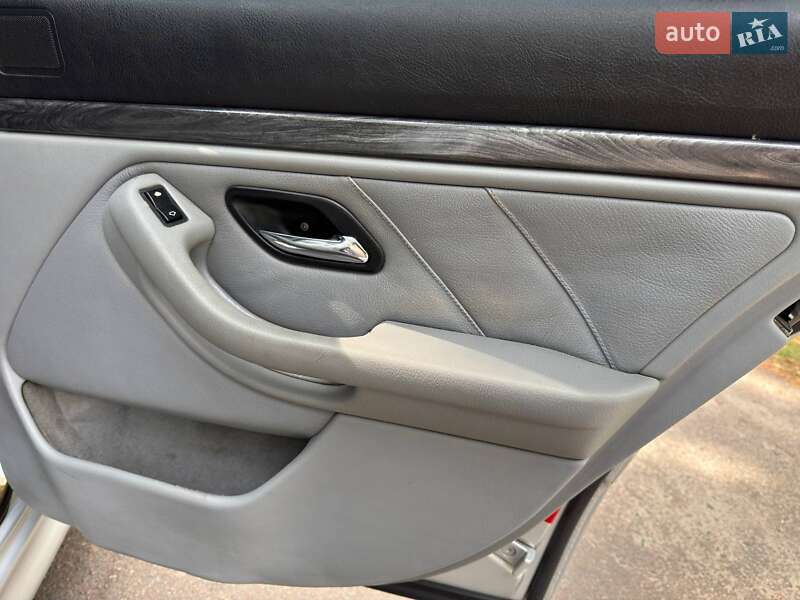 Седан BMW 5 Series 2002 в Ахтырке