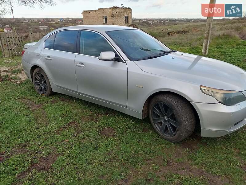 Седан BMW 5 Series 2004 в Визирці