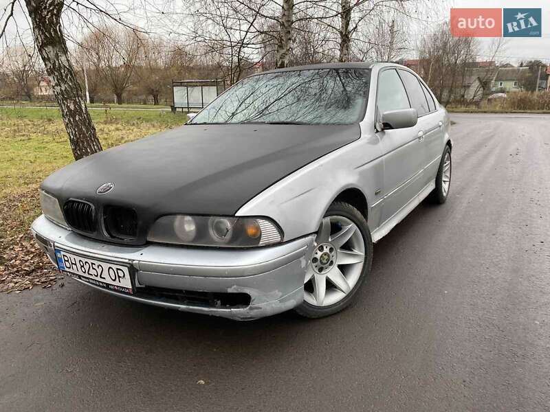 Седан BMW 5 Series 2000 в Рівному