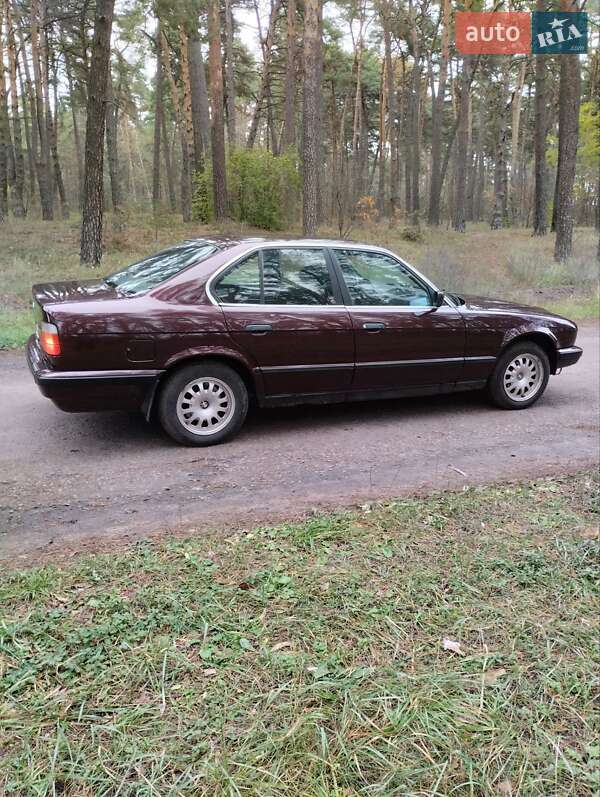 Седан BMW 5 Series 1990 в Краснокутске