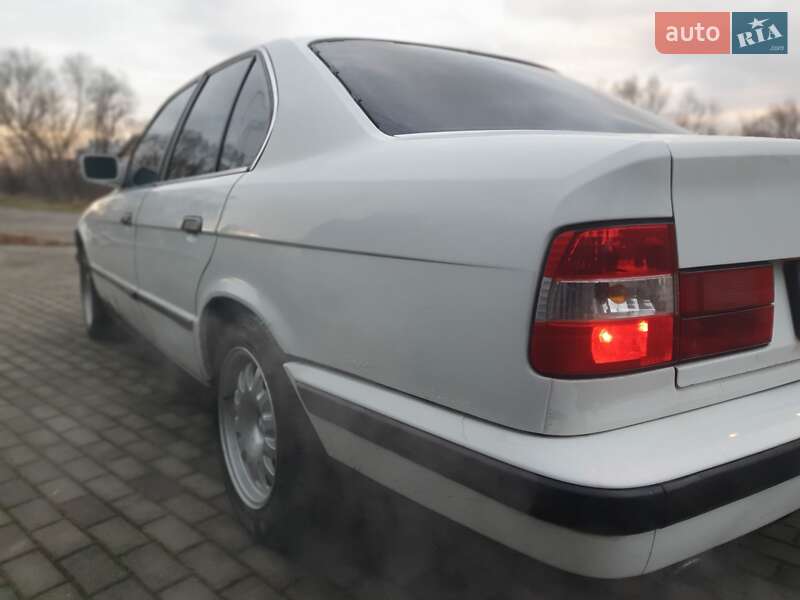 Седан BMW 5 Series 1988 в Ивано-Франковске