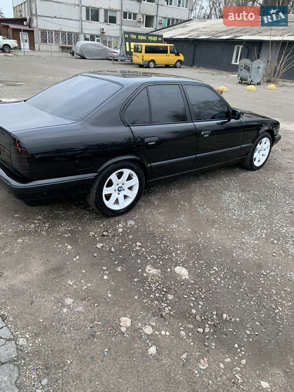 Седан BMW 5 Series 1992 в Кривом Роге