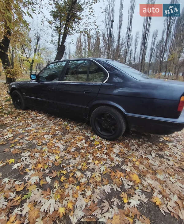 Седан BMW 5 Series 1989 в Киеве