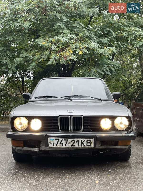 Седан BMW 5 Series 1987 в Киеве