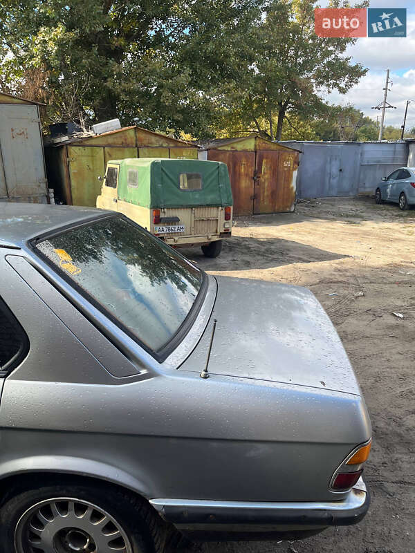 Седан BMW 5 Series 1987 в Киеве