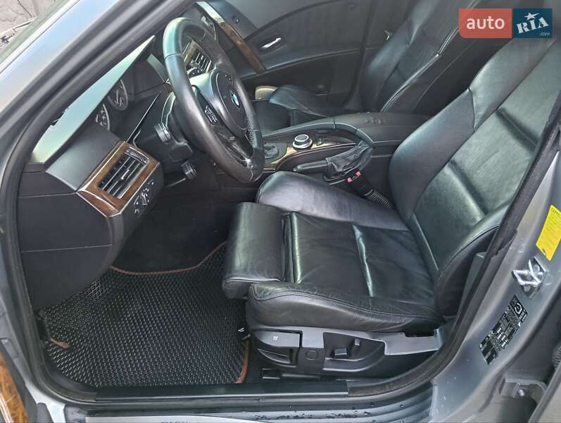 Седан BMW 5 Series 2005 в Малині