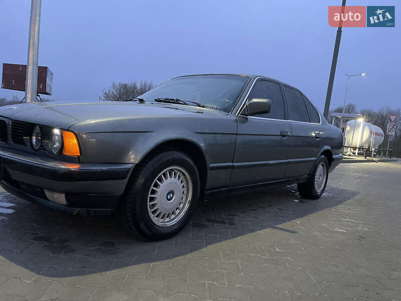 Седан BMW 5 Series 1990 в Ковеле