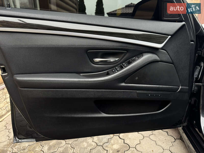 Седан BMW 5 Series 2012 в Умані