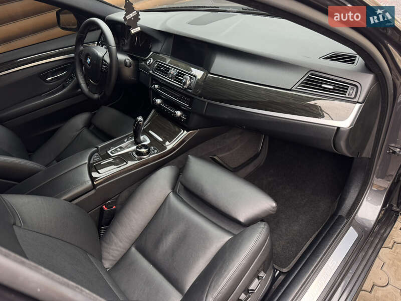 Седан BMW 5 Series 2012 в Умані