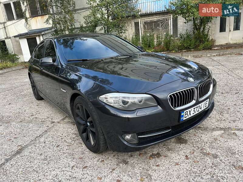 Седан BMW 5 Series 2010 в Нетешине